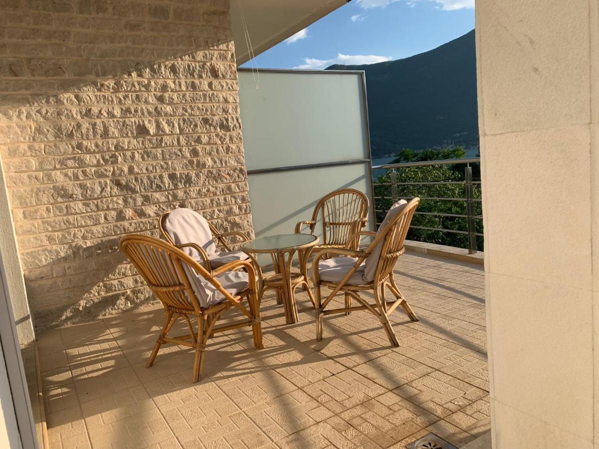 Apartment With Swimmingpool, Seaview And Large Terrace, 1St Floor, Min 2 Persons Dobrota Eksteriør billede